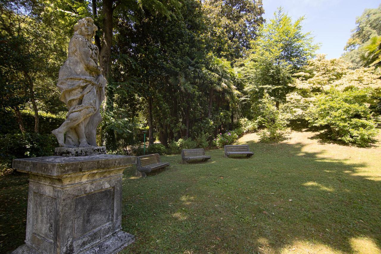 Relax Tra Lago E Parco Lesa Buitenkant foto